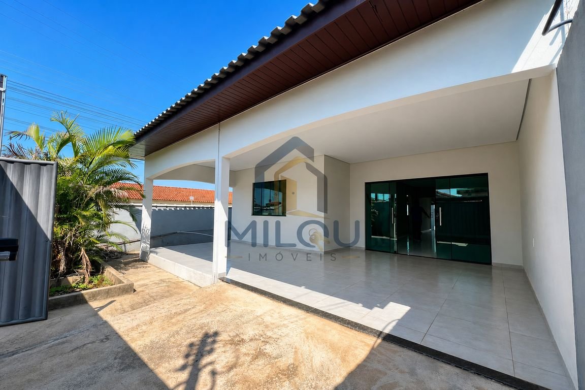 Casa com amplo espaço, 3 quartos, área gourmet, piscina e muito mais.