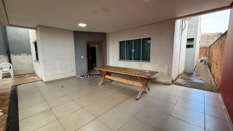 Casa com Potencial Comercial, Bairro Jardim Clodoaldo.