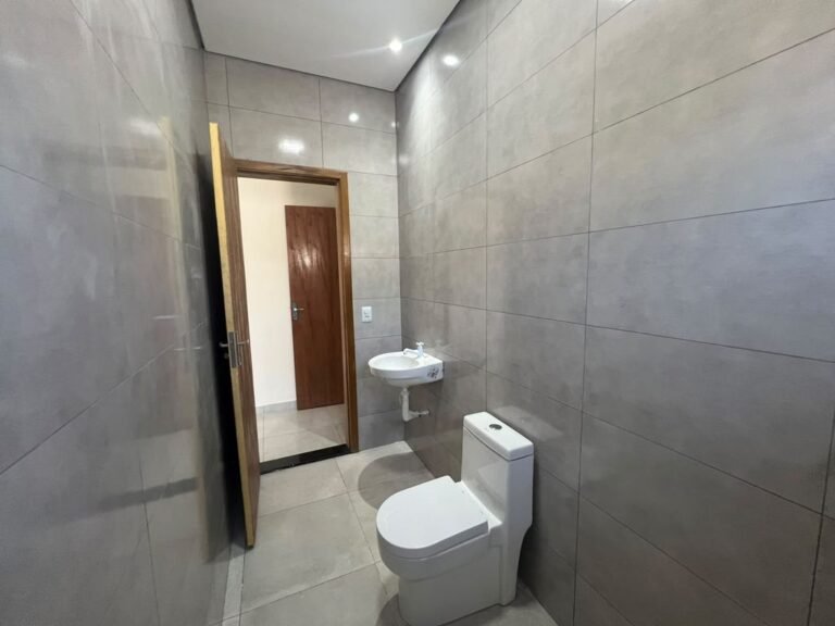 Casa bairro Jardim Europa, 2 Quartos, sendo 1 Suite 1 Banheiro Social