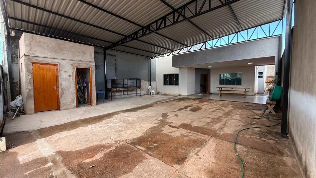 Casa com Potencial Comercial, Bairro Jardim Clodoaldo.